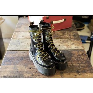 Dr. Doc Martens Ghilana Max Distressed Patent Leather Platform Boots Black Sz 8